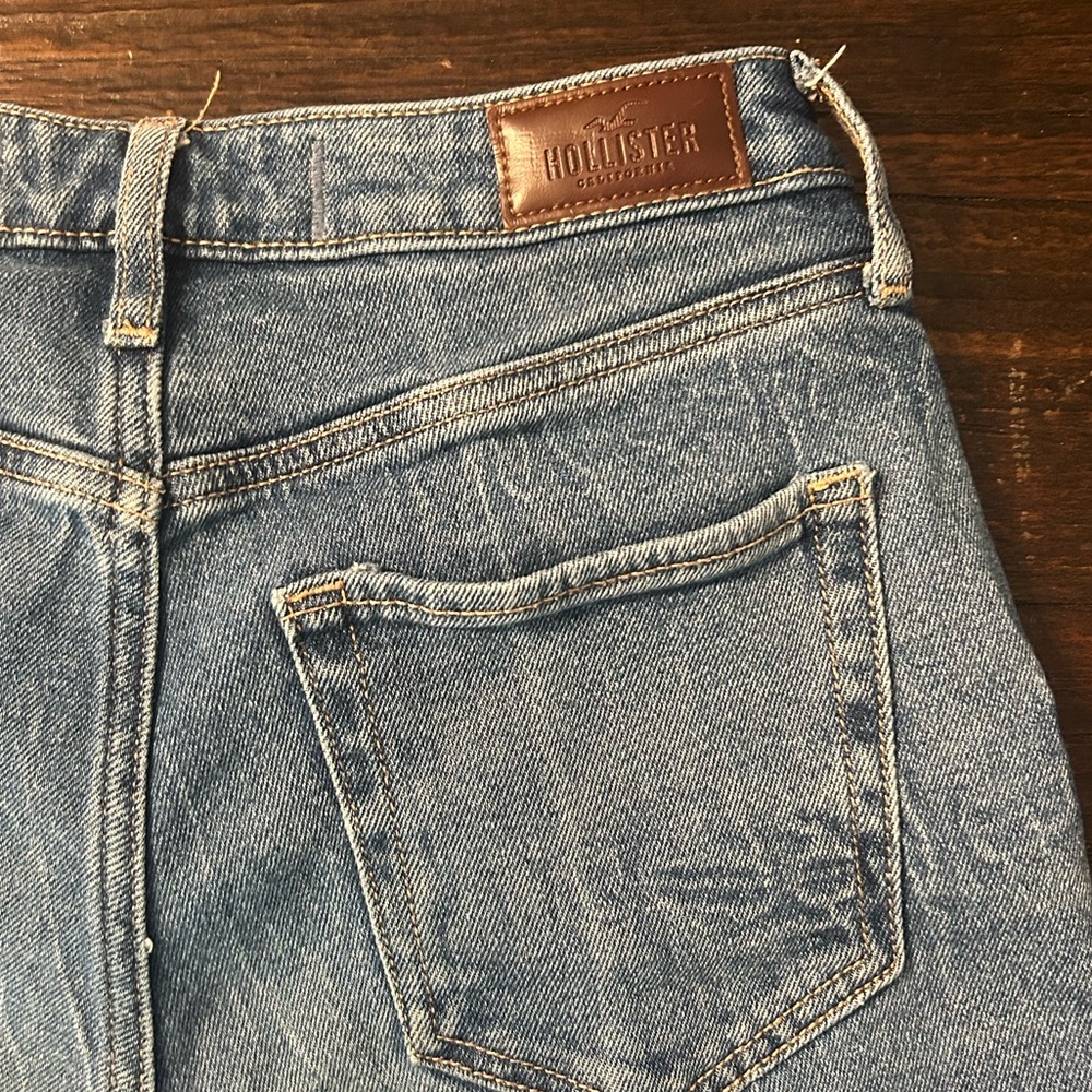 Hollister Blue Patchwork Curvy High Rise Mom Jeans - Picture 6 of 9